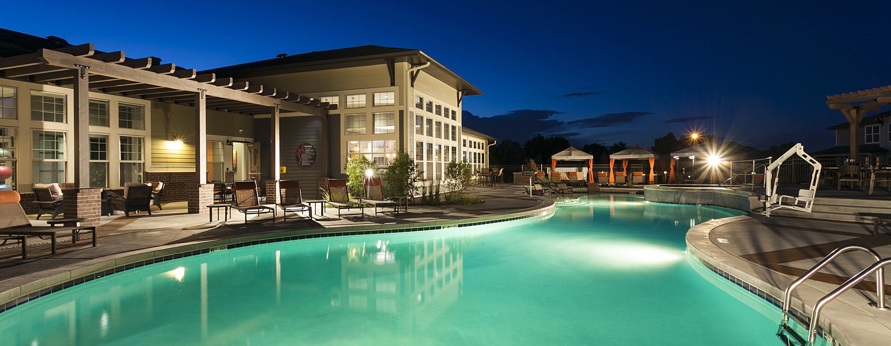 Sparkling Pool & Spa